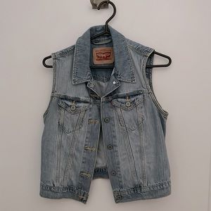 Levi’s denim vest
